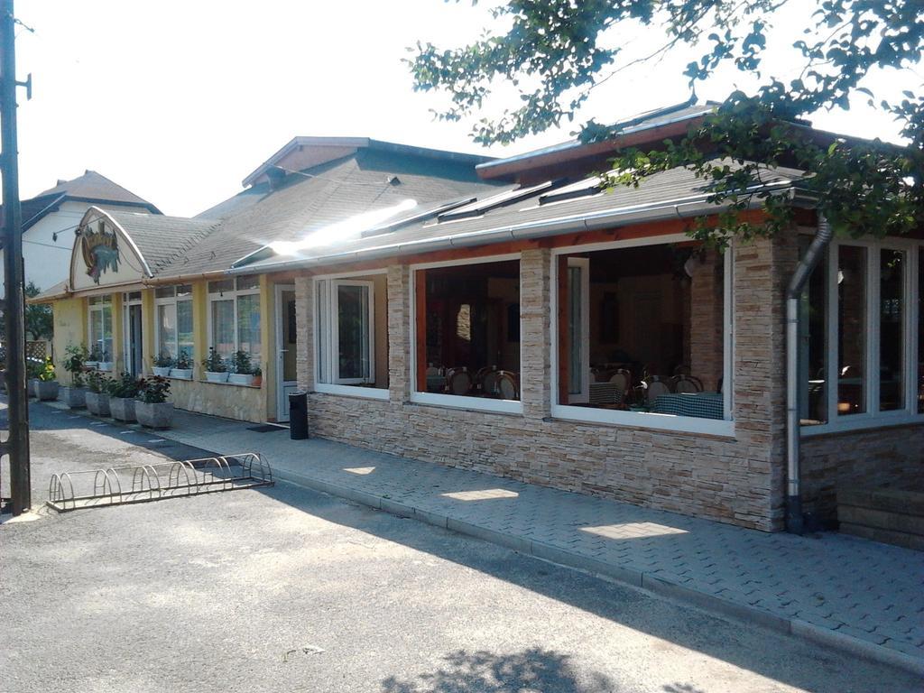 Bundics Vendeghazak Bed & Breakfast Lenti Dış mekan fotoğraf